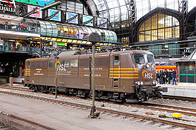 Die HSL 151 017-1 in Hamburg Hbf