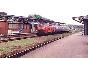 Die 218 185 im Bahnhof Husum