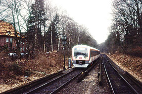 Der weiße 474 4001 im Bahnhof Hamburg-Wellingsbüttel