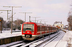 S-Bahn im Bahnhof Pinneberg