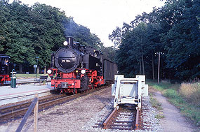 Die 99 784 im Bahnhof Binz Ost auf Rügen