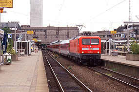 Die 112 110-2 mit dem EC 175 in Hamburg-Altona