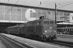 Die 210 005-5 in München Hbf