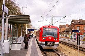 Die S-Bahn in Horneburg - Ein Triebwagen der Baureihe 474