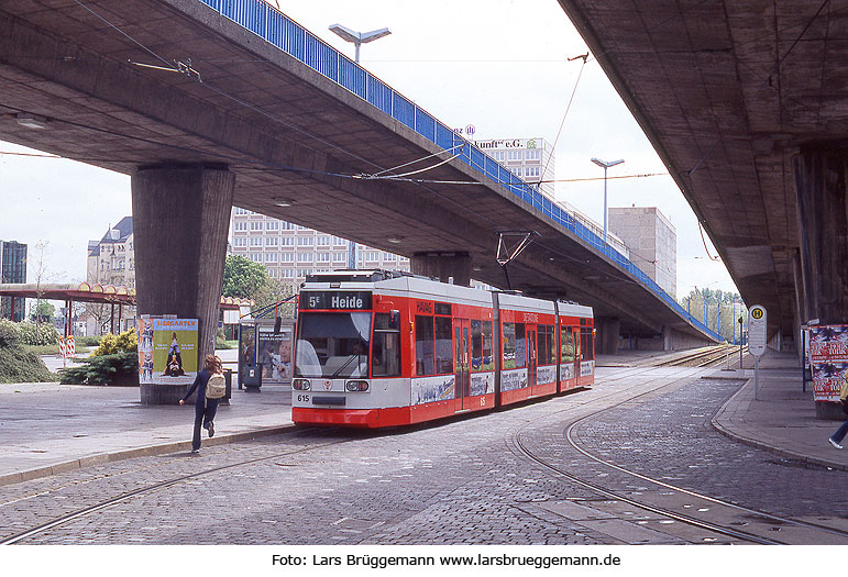 Niederflurstraßenbahn in Halle an der Saale