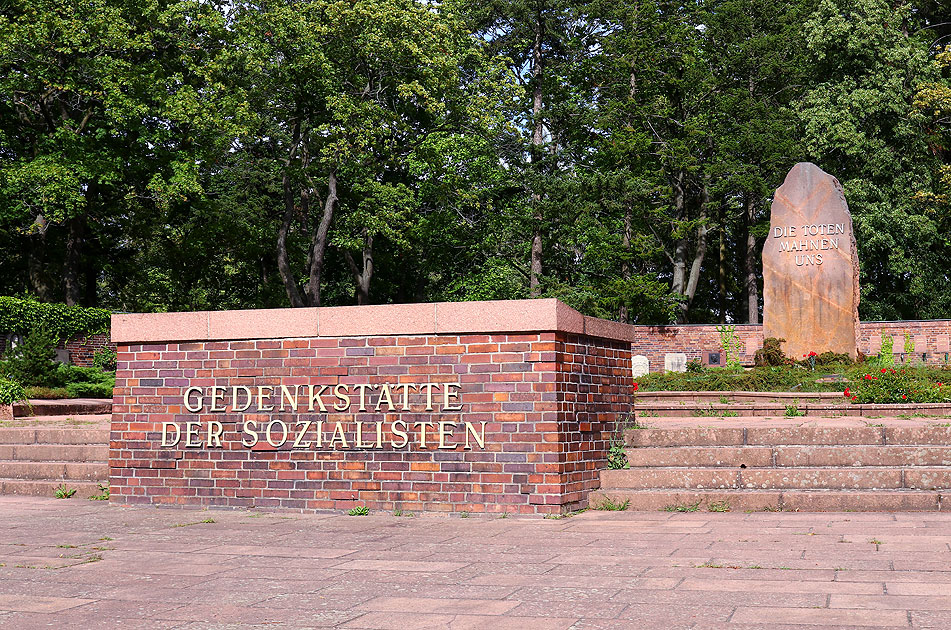 Die Gedenkstätte der Sozialisten in Ost-Berlin auf dem Zentralfriedhof Friedrichsfelde