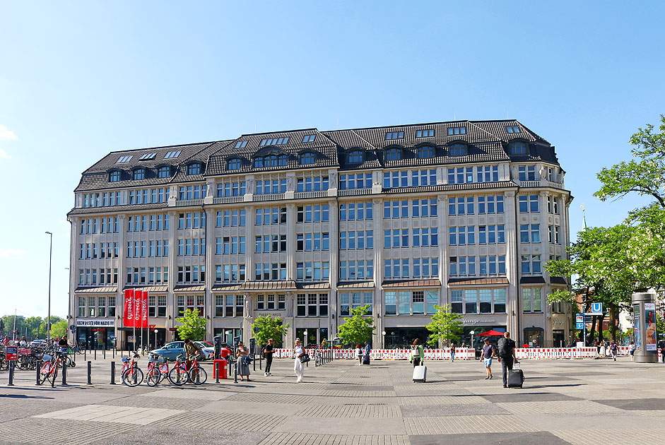 Das Bieber-Haus und Ohnsorg-Theater am Hamburger Hauptbahnhof