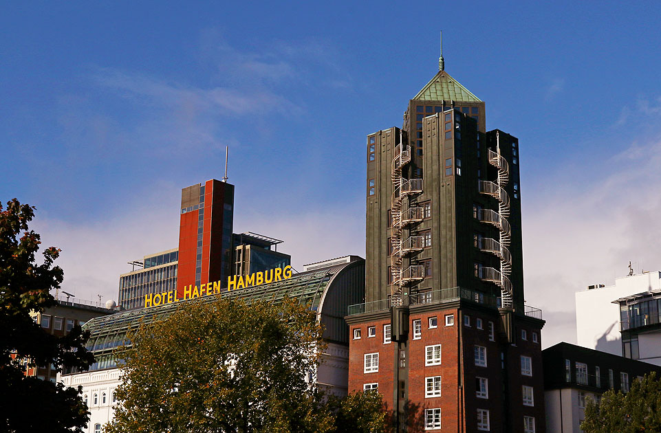 Oberhalb von den Landungsbrücken befindet sich das Hotel Hafen Hamburg in der Seewartenstraße