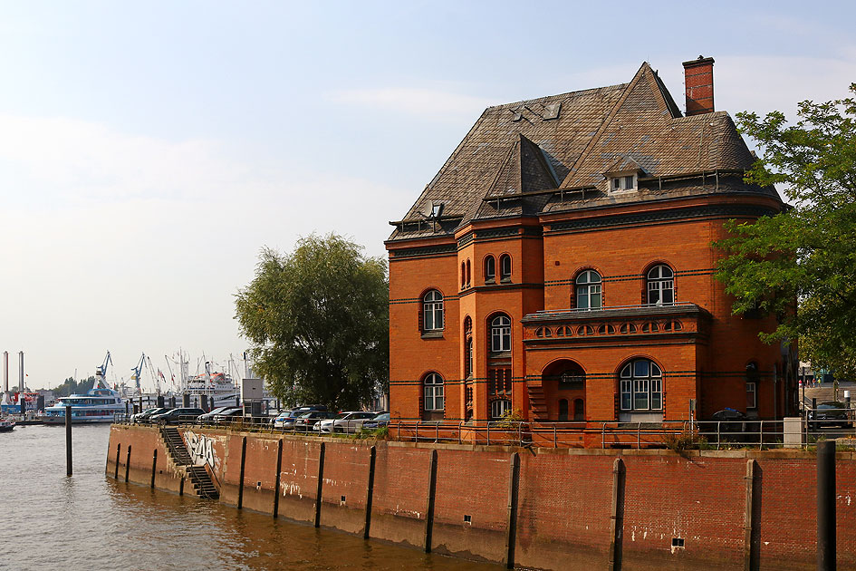 Die Hafenpolizeiwache No. 2 in Hamburg bekannt als Polizeiwache aus der Fernsehserie Notruf Hafenkante