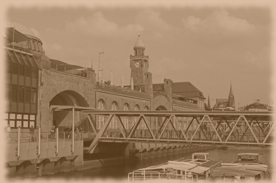 Die St. Pauli Landungsbrücken in Hamburg