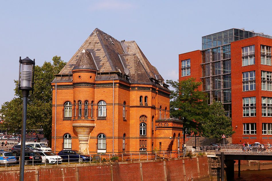 Die Hafenpolizeiwache No. 2 in Hamburg bekannt als Polizeiwache aus der Fernsehserie Notruf Hafenkante