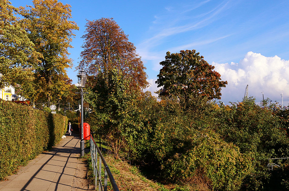 Hamburg-Övelgönne war ursprünglich ein Fischerdorf, heute ein edler Wohnort und eine Touristenattraktion