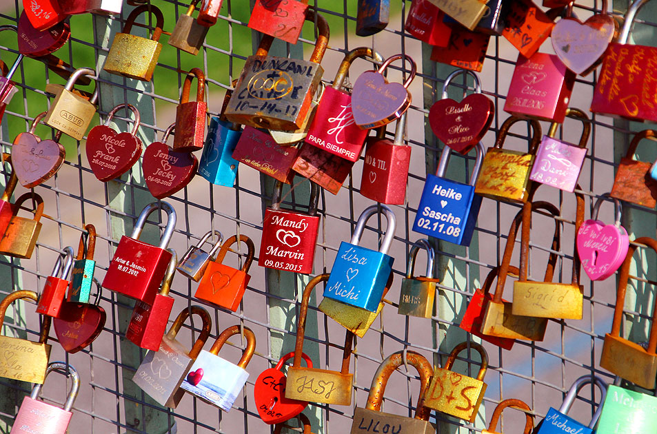 Liebesschlösser an den Hamburger Landungsbrücken