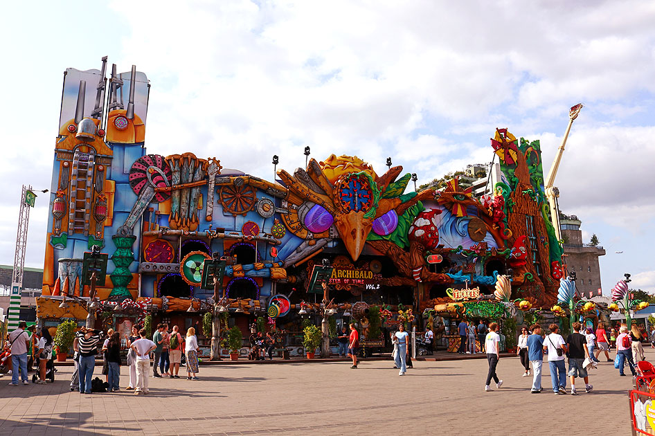 Die "Virtual Reality Geisterbahn" Dr. Archibald auf dem Hamburger Dom