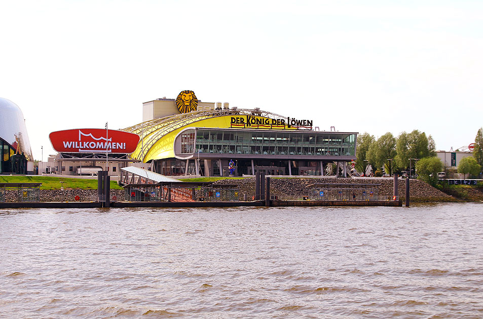 Das Musical Der König der Löwen und das Theater im Hafen in Hamburg an der Elbe