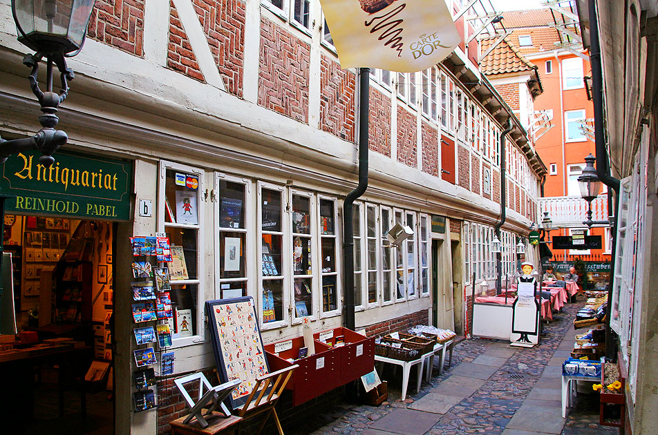 Hamburg Reiseführer und Tourismus: Die Krameramtsstuben in Hamburg neben dem Michel