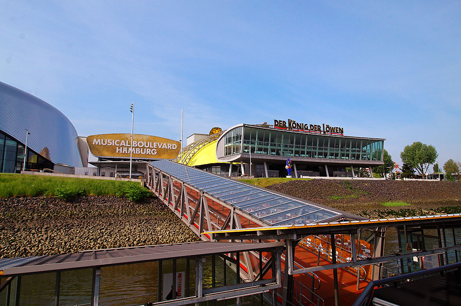Das Musical Der König der Löwen und das Theater im Hafen in Hamburg an der Elbe