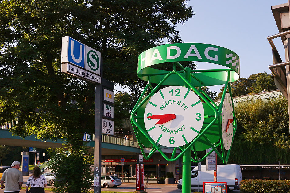 Die Landungsbrücken in Hamburg