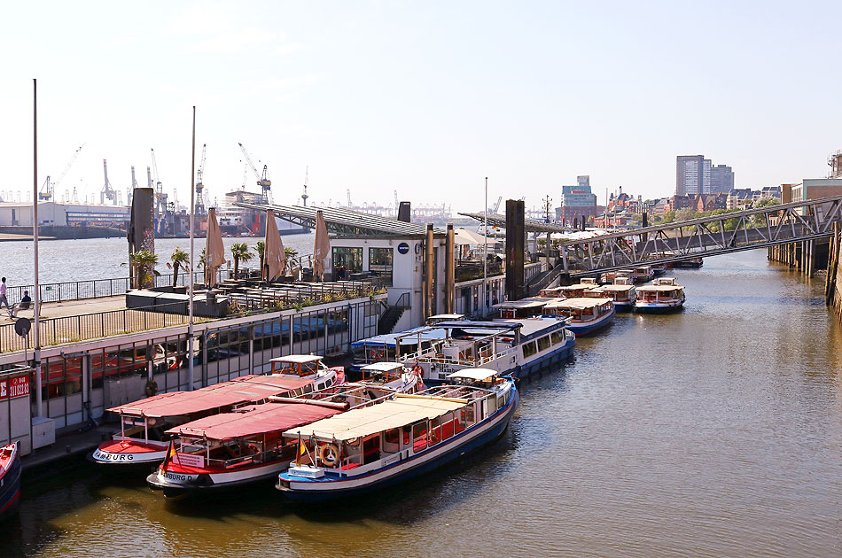 Die Brücke 8 an den St. Pauli Landungsbrücken in Hamburg