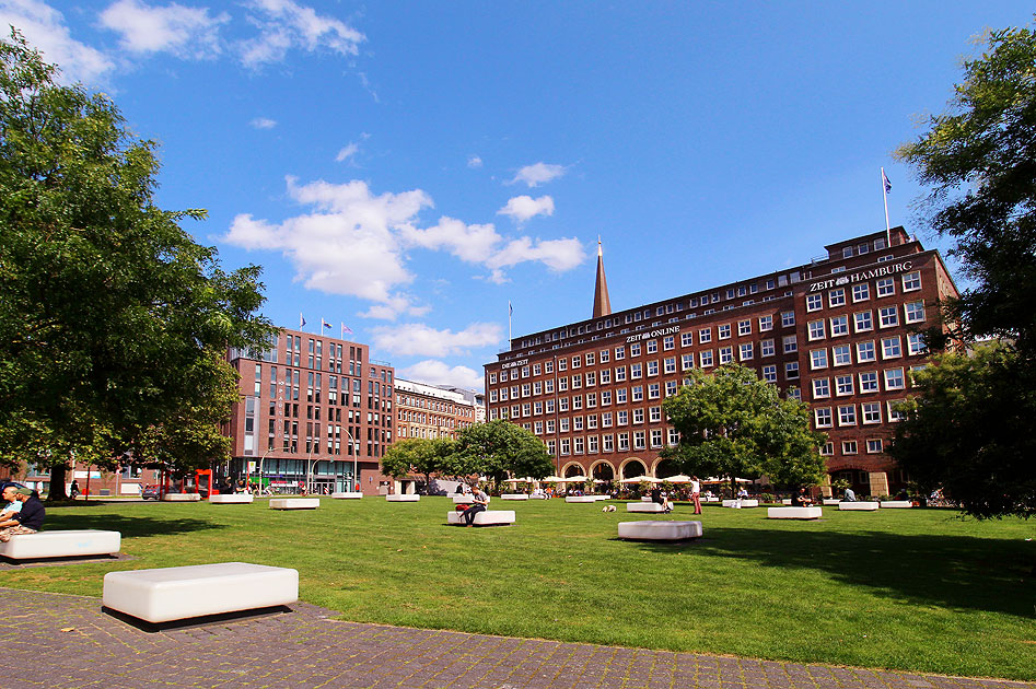 Der Domplatz oder auch Hammburg-Platz in der Hamburger Innenstadt (Altstadt)