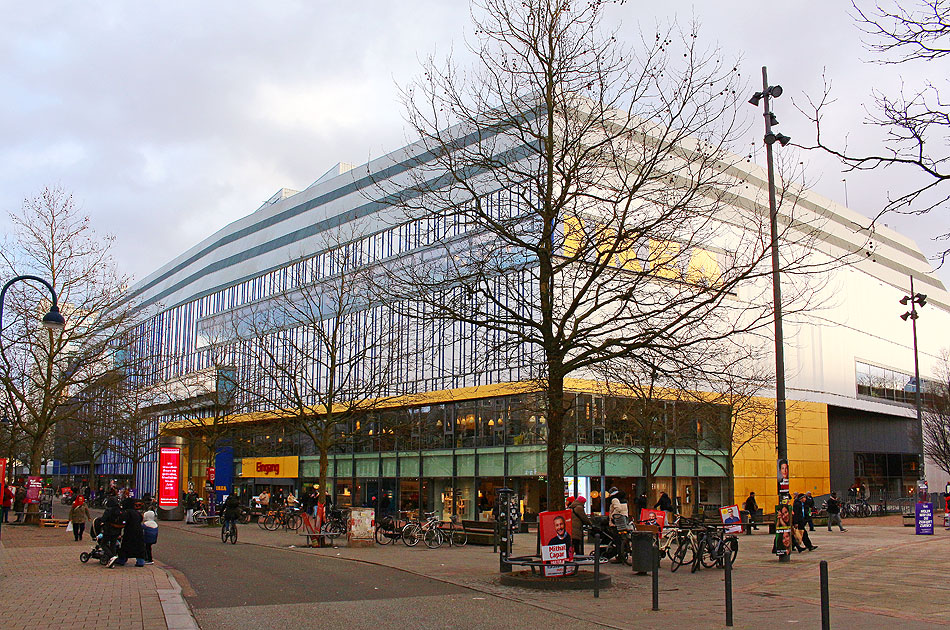 Das Ikea Möbelkaufhaus in Hamburg-Altona