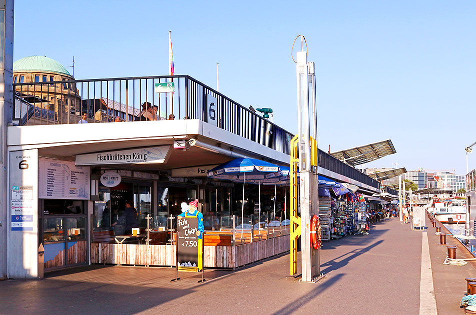 Die Brücke 6 an den St. Pauli Landungsbrücken