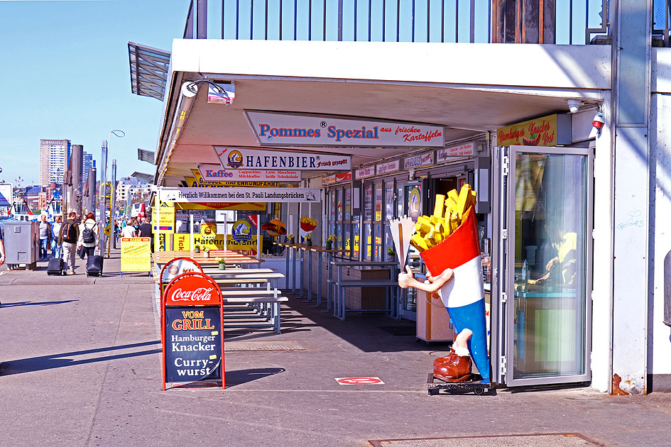 An den St. Pauli Landungsbrücken in Hamburg
