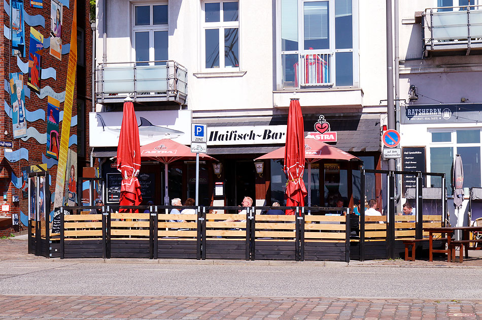 Die Haifisch-Bar am Fischmarkt in Hamburg