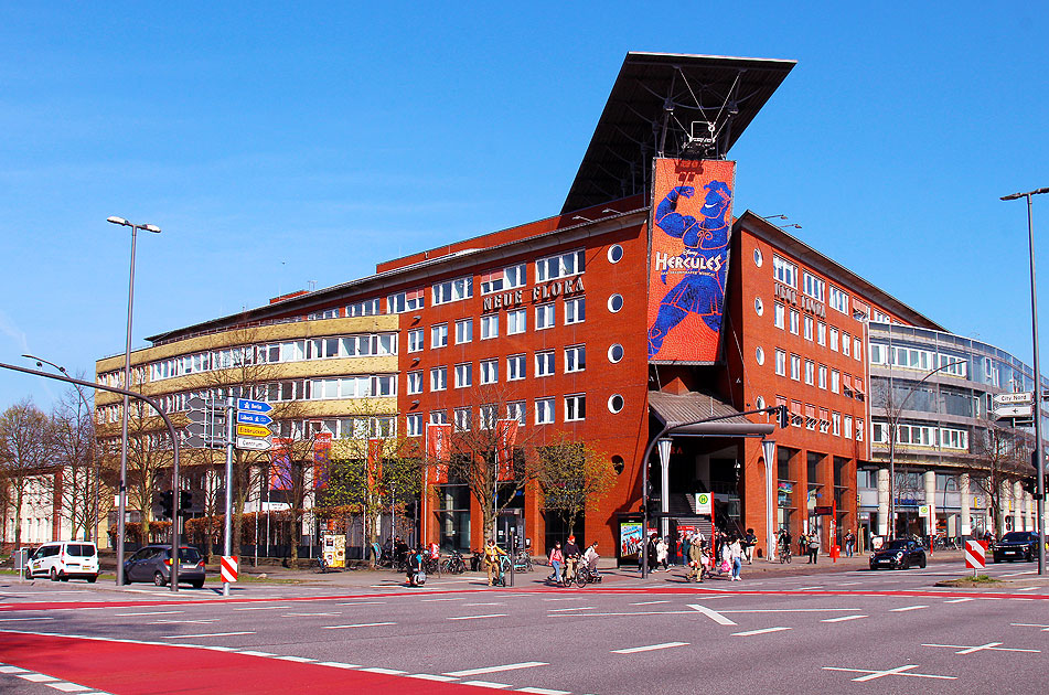 Die Neue Flora am Bahnhof Holstenstraße in Hamburg
