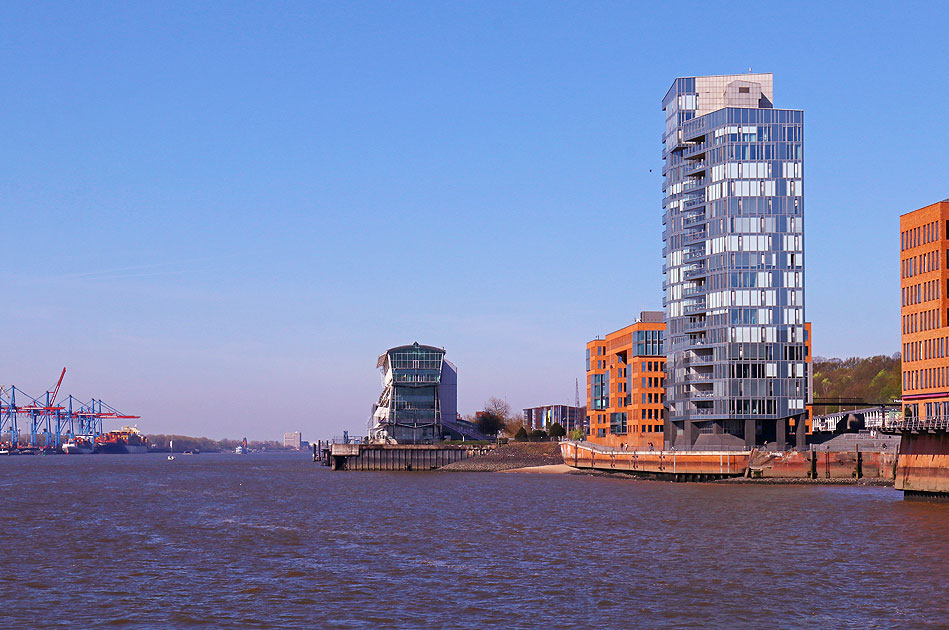 Der Kristall Tower am Holzhafen in Hamburg an der Elbe