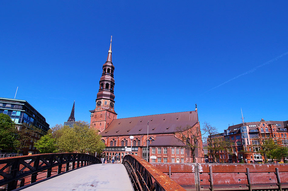 Die Hamburger Hauptkirche St. Katharinen im Stadtteil Altstadt - Katharinenkirche