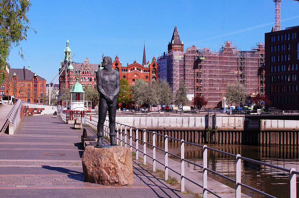 Das Störtebeker Denkmal in Hamburg in der Hafencity