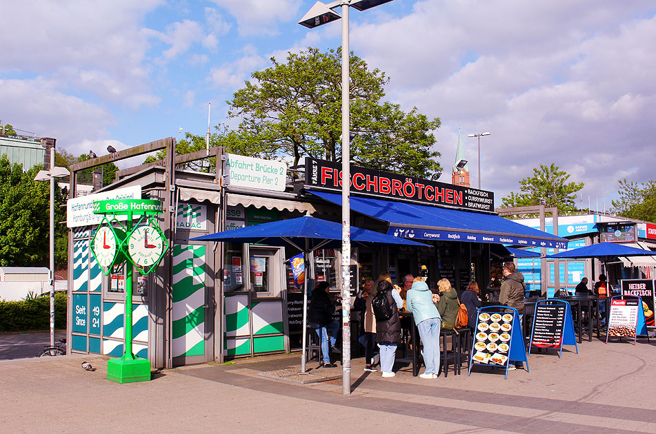 Fischbrötchen an den St. Pauli Landungsbrücken in Hamburg