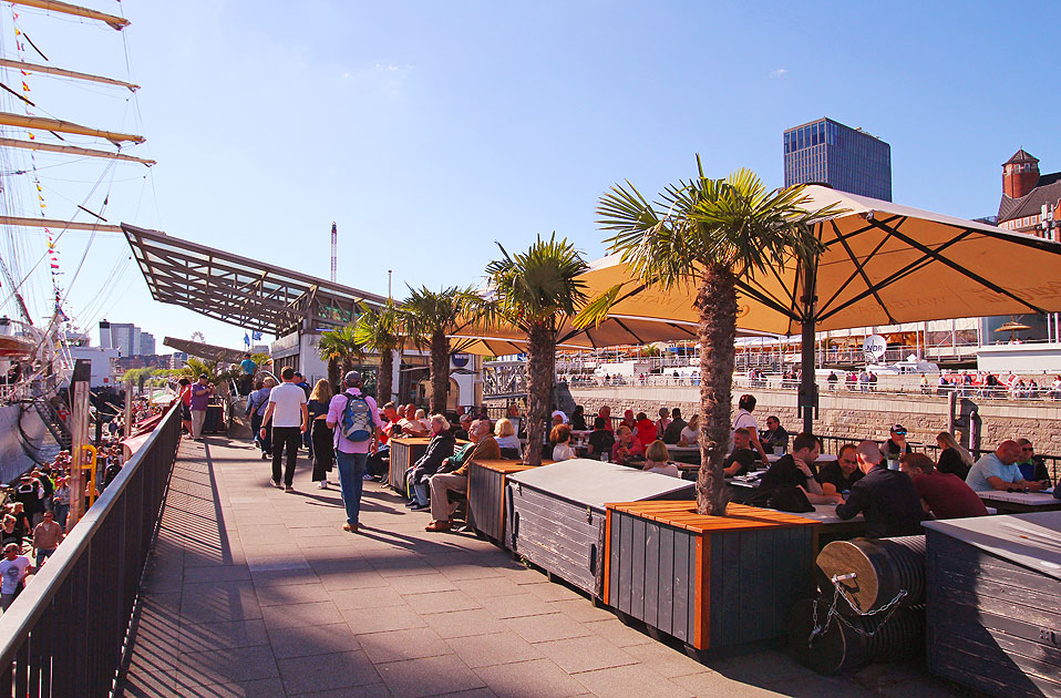 Das Watergate Cafe, Bar, Restaurant an den Landungsbrücken in Hamburg