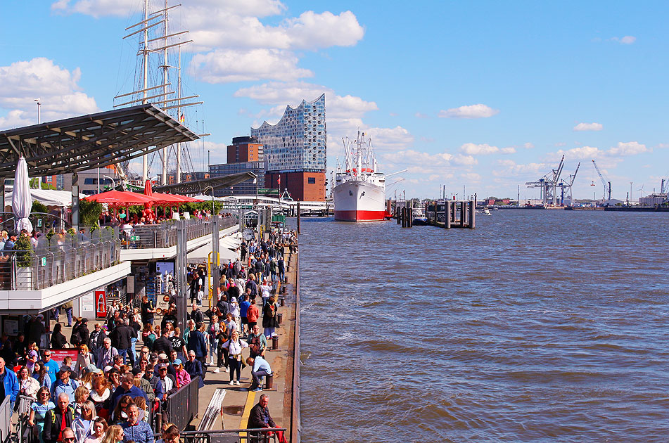 Der Anleger von den St. Pauli Landungsbrücken in Hamburg