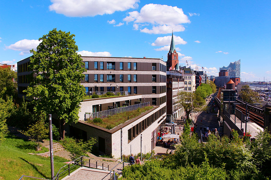Der Blick vom Stintfang an den Landungsbrücken in Hamburg