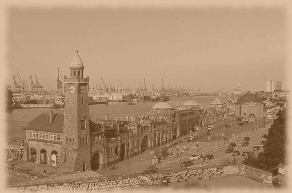 Die St. Pauli Landungsbrücken in Hamburg