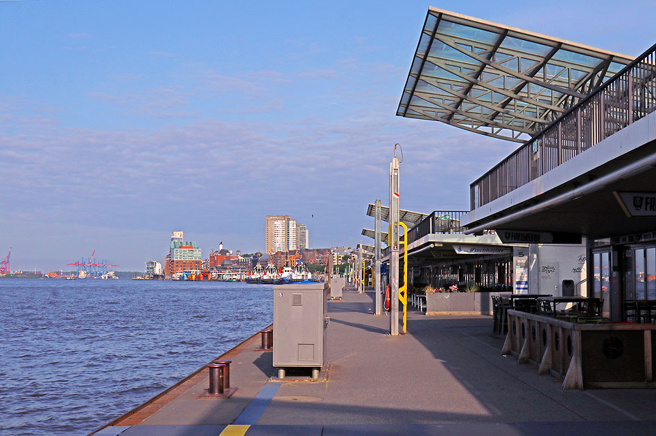 An den St. Pauli Landungsbrücken