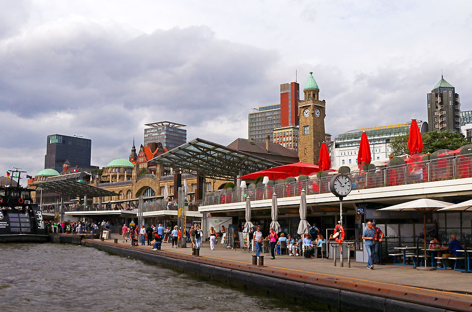 Der Anleger an den St. Pauli Landungsbrücken in Hamburg