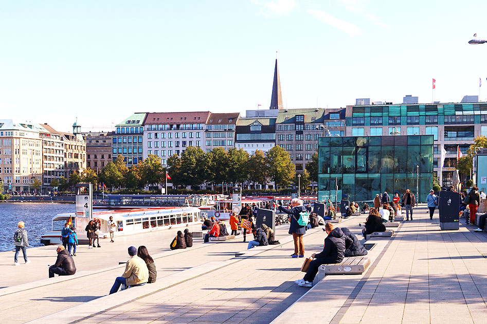 Der Jungfernstieg in Hamburg