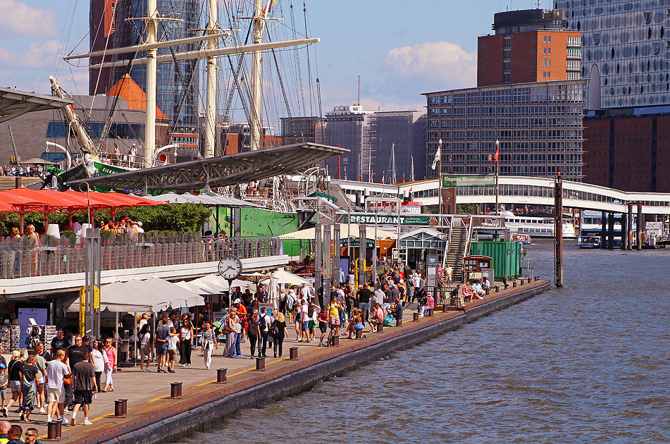 Der Anleger an den St. Pauli Landungsbrücken in Hamburg