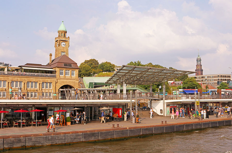Die Brücke 3 an den St. Pauli Landungsbrücken in Hamburg