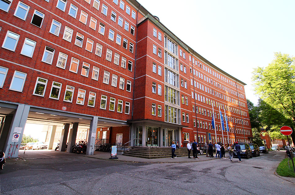 Das Bundesamt f&uuml;r Seeschiffahrt und Hydrographie in der Bernhard-Nocht-Stra&szlig;e 78