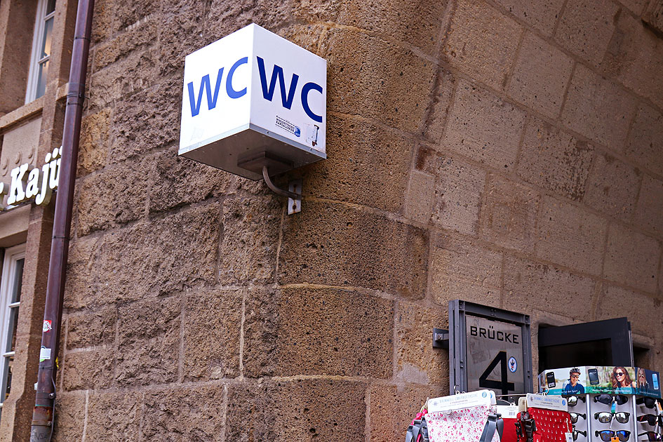 Das WC an der Brücke 4 an den St. Pauli Landungsbrücken