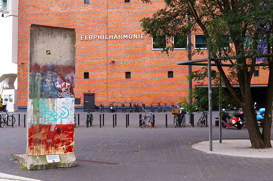 Mahnmal Berliner Mauer - Platz der Deutschen Einheit - Hamburg - Elbphilharmonie