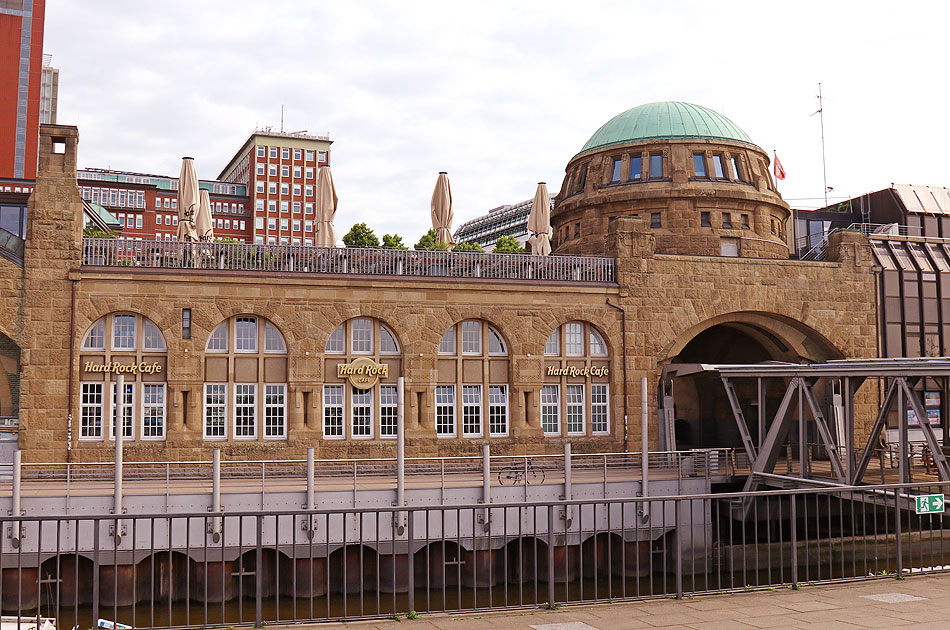 Das Hard Rock Cafe an den St. Pauli Landungsbrücken in Hamburg