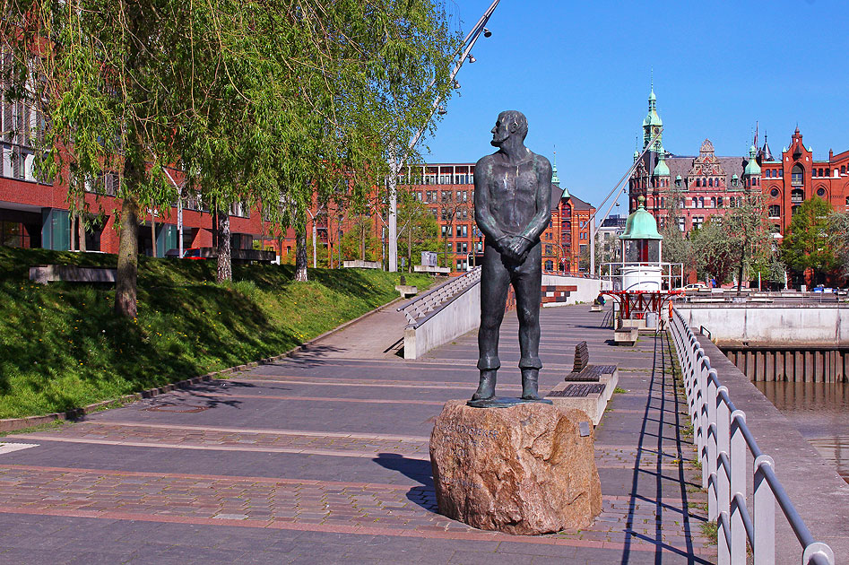 Das Störtebeker Denkmal in Hamburg in der Hafencity
