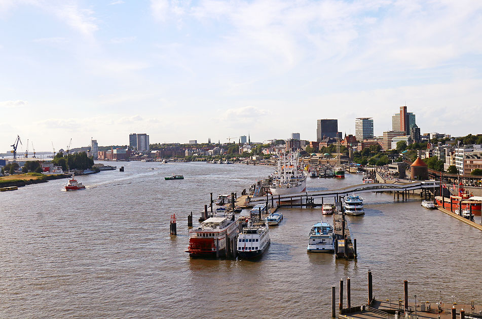 Hamburg Elbe Landungsbrücken Hafen