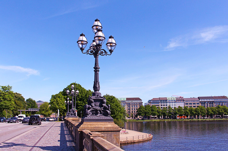 Die Lombardsbrücke in Hamburg