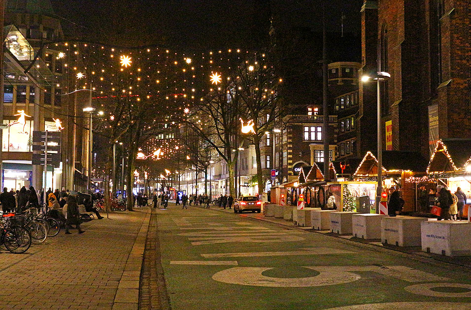 Die Mönckebergstraße in Hamburg in der Adventszeit